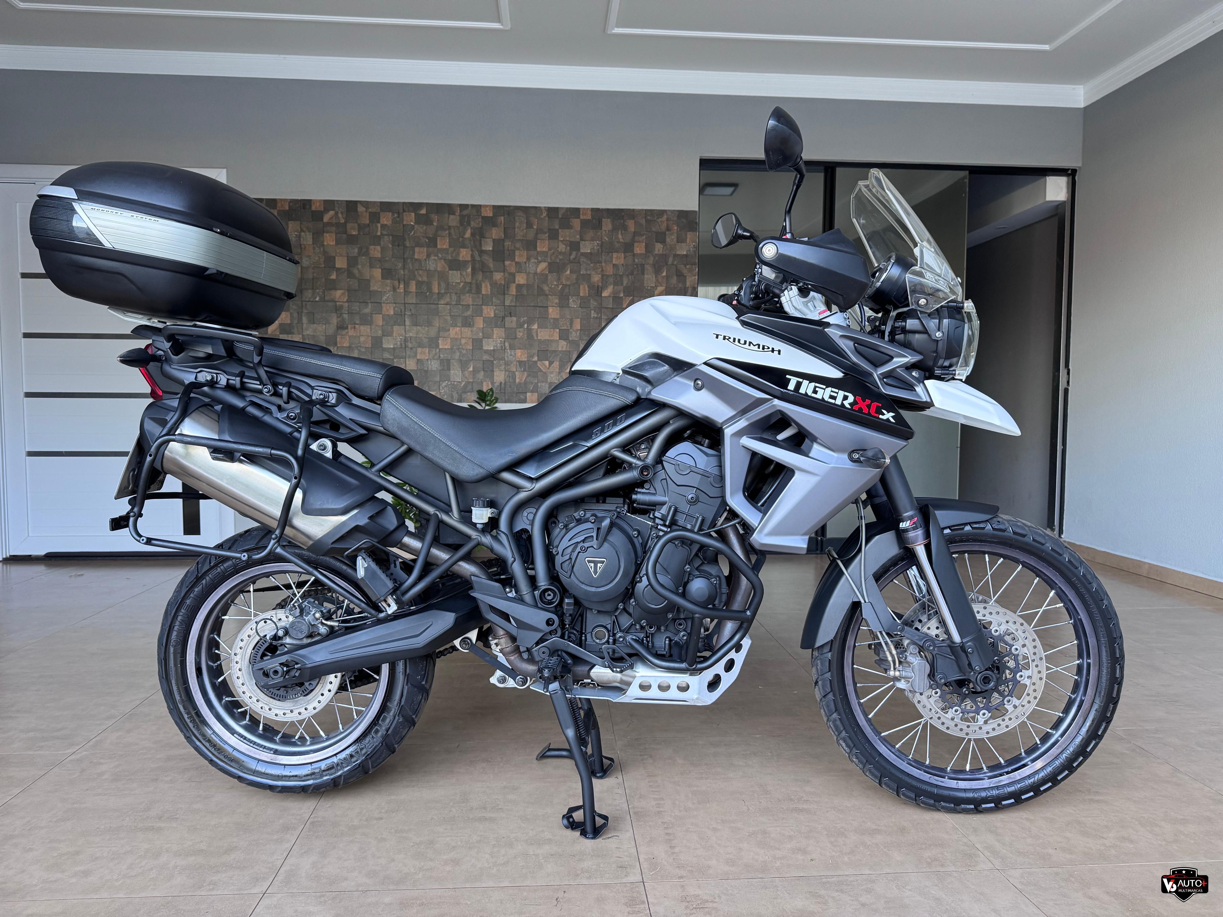 TRIUMPH TIGER 800 XCX